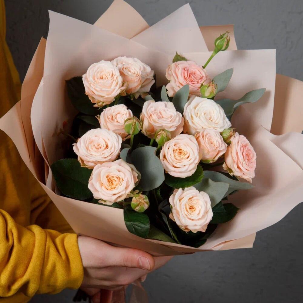 9 пионовидных кустовых роз Бомбастик